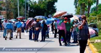Toman maestros oficinas y bloquean vialidad en la zona Diamante de Acapulco