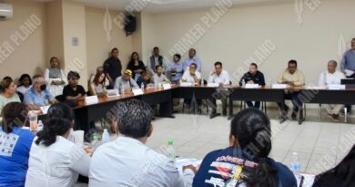 Se reúnen el fiscal y funcionarios estatales con madres buscadoras; reclaman omisión y traspaso del Semefo