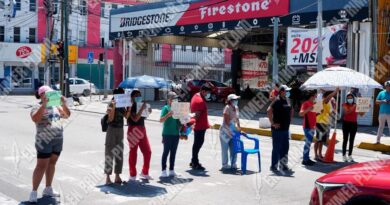 Cierran locatarios parcialmente la avenida Cuauhtémoc en Acapulco, exigen atención de la CFE