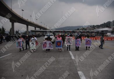 Por “seguridad nacional” por cuarto día consecutivo policías impiden ingreso a Cdmx a padres y madres de los 43