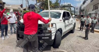 Marcha la Ceteg en Acapulco; hacen pintas y golpean patrullas en su camino