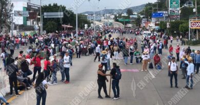 Mantiene Ceteg bloqueo total en la Autopista del Sol para presionar cumplimiento de demandas en mesa tripartita