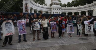 Acusan madres de Ayotzinapa a Sheinbaum de obstaculizar el caso y criminalizar su dolor