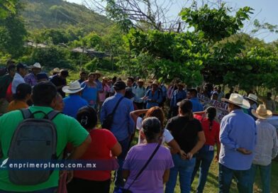 Funcionarios estatales siguen retenidos por pobladores de San Luis Acatlán Funcionarios estatales siguen retenidos por pobladores de San Luis Acatlán