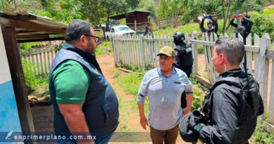 Reciben habitantes de Guajes de Ayala con reclamos a funcionario de gobierno estatal