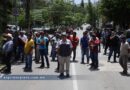 Protestan comisarios y habitantes de San Luis Acatlán, exigen rehabilitar un tramo carretero Protestan comisarios y habitantes de San Luis Acatlán, exigen rehabilitar un tramo carretero