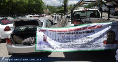Inicia plantón el FPM afuera de Casa Guerrero; exigen obras Inicia plantón el FPM afuera de Casa Guerrero; exigen obras