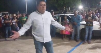 Liberarán hoy a funcionarios tras casi una semana retenidos en San Luis Acatlán Liberarán hoy a funcionarios tras casi una semana retenidos en San Luis Acatlán