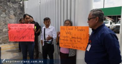 Protestan vecinos de la capital en la CFE, exigen instalación de la energía eléctrica