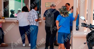 Toman vecinos las instalaciones de la CFE en Acapulco para denunciar deficiencias en el servicio