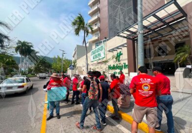 Sin respuesta, ex empleados del hotel Amarea que protestan por tercer día en Acapulco