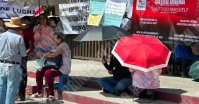 Protesta la CETEG en Palacio de Gobierno y exige pago de adeudos