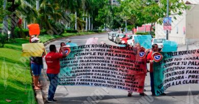 Advierten ex empleados de hotel Amarea con bloquear la Costera Advierten ex empleados de hotel Amarea con bloquear la Costera