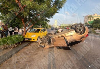 Accidente automovilístico deja un hombre lesionado en la costera de Acapulco