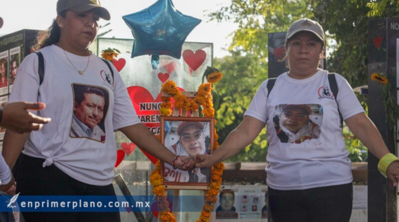 A 4 años de la desaparición de Diego Steven, su familia lo busca en Tixtla; alcalde niega permiso para pegar fichas