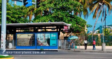 Sin motivo, suspenden servicio del Acabus y dejan a miles de usuarios varados