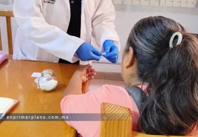 Acuden familiares de desaparecidos a la tercera jornada de tomas de muestras en Tlapa
