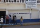 Pegan fotos de desaparecidos en la fachada de la Fiscalía regional en Tlapa