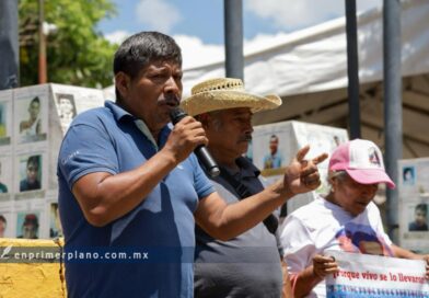 Exigen madres y padres de los 43 a la FGR que Aguirre revele el paradero de los estudiantes