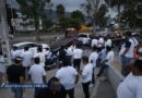 Retienen taxistas dos vehículos por operar en la aplicación Pronto; uno pertenece a la SEP