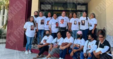 Acuden madres buscadoras al Semefo de Chilpancingo, realizan confrontas e identificación de cuerpos Acuden madres buscadoras al Semefo de Chilpancingo, realizan confrontas e identificación de cuerpos