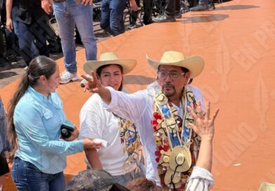 Con acarreo de funcionarios del gobierno de Guerrero, Félix lidera asamblea en Tierra Caliente
