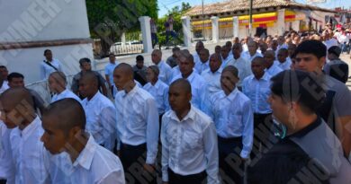 Protestan normalistas duramente el desfile por Vicente Guerrero en Tixtla