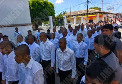 Protestan normalistas duramente el desfile por Vicente Guerrero en Tixtla