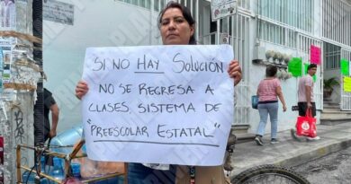 Protestan supervisoras en Chilpancingo contra nombramiento de jefa de Departamento de la SEG