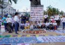 Familias buscadoras colocan memorial en el malecón de Acapulco