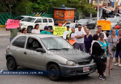 Bloquean pobladores parcialmente calzada Pie de la Cuesta para exigir agua