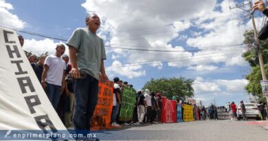 Protestan normalistas de Ayotzinapa en el Congreso de Guerrero a 12 años del caso Iguala