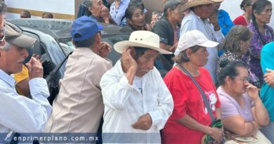 Protestan jubilados y pensionados en el Igatipam por seis meses de adeudo