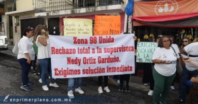 Protestan maestros de preescolar en la SEG contra la asignación de supervisora en Iguala