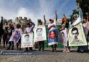 Protestan familias de los 43 en la 35 Zona Militar: exigen a la presidenta el regreso del GIEI y folios del Ejército