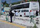 Normalistas de Ayotzinapa se llevan camioneta de Morena en Chilpancingo