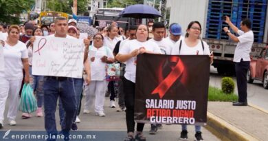 Marchan sindicalizados del IMSS en Acapulco en rechazo a modificaciones a su contrato colectivo