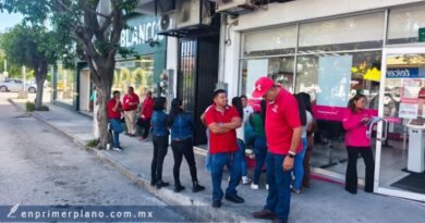 Protestan en la SEG por falta de maestro en primaria de Quechultenango