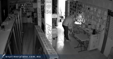 Roban teléfonos celulares y bocinas de una tienda en el centro de Chilapa
