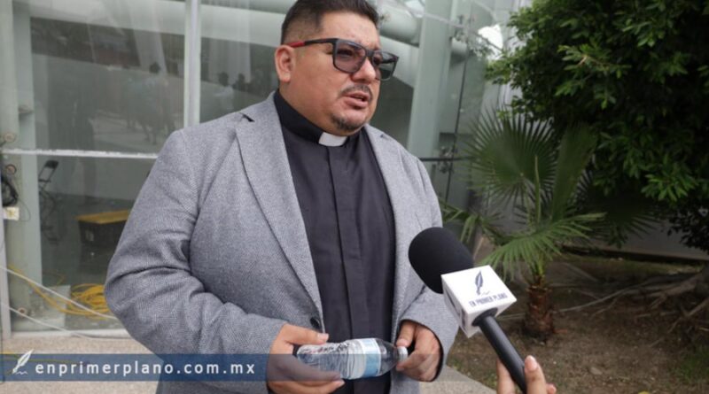 Mantiene la Familia Michoacana a más de cien personas encadenadas y esposadas: Sacerdote