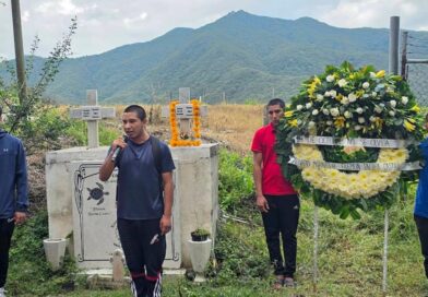 A 10 años del asesinato de dos estudiantes de Ayotzinapa, normalistas exigen justicia