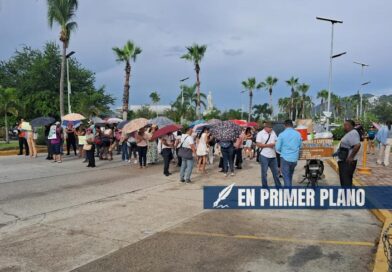 Bloquean bulevar de Las Naciones en Acapulco por falta de maestros y respuesta de la SEG